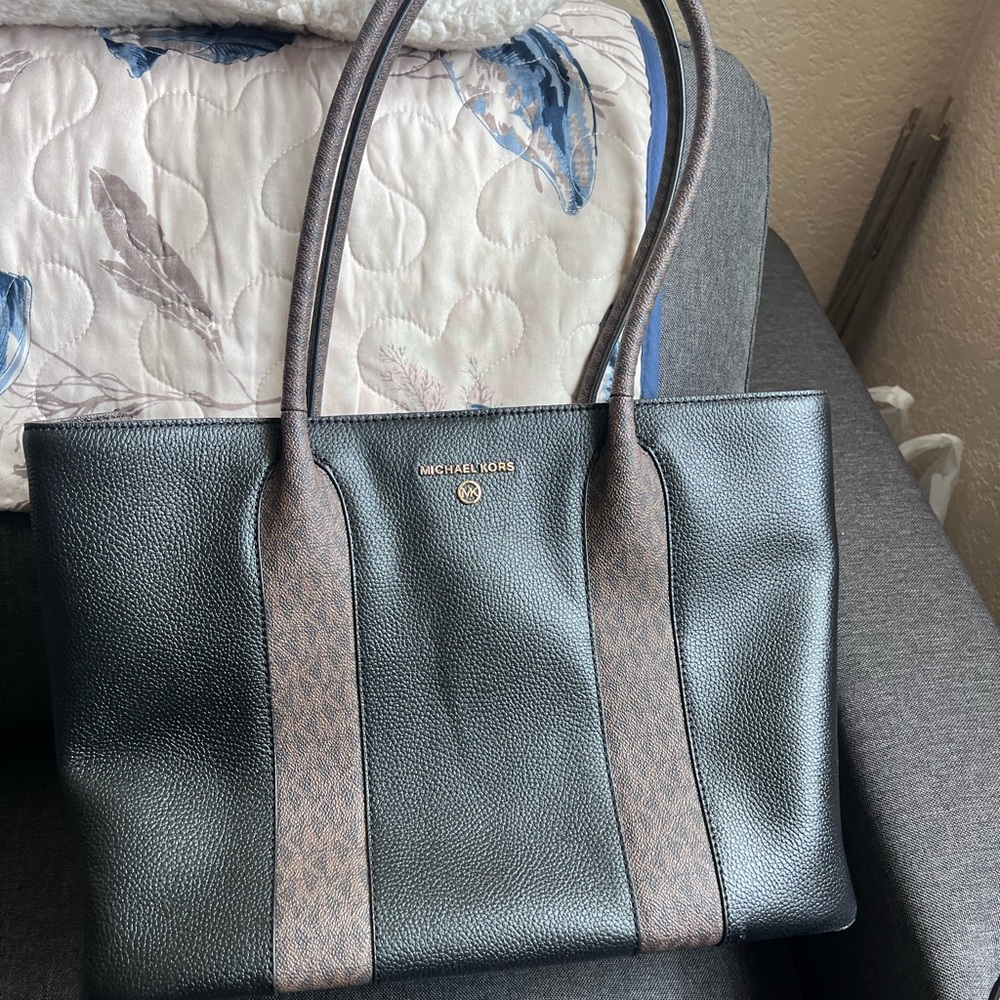 Michael kors tote like new